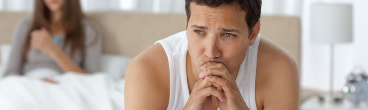 Ein Mann leidet an Prostatitis