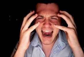 Stress und Überlastung im Leben eines Mannes provozieren die Entwicklung einer Prostatitis